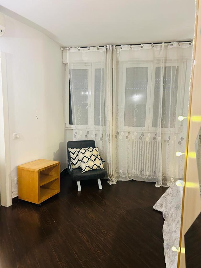 Easy Room Italy Prada Milano Dış mekan fotoğraf